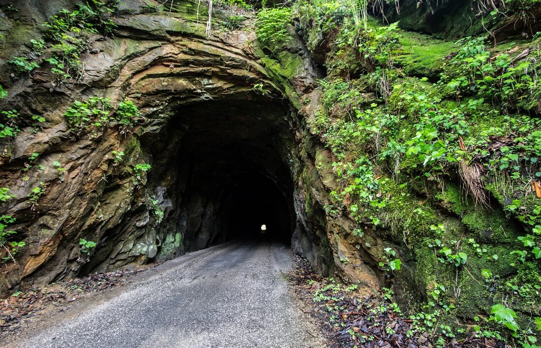 nada-tunnel-in-daniel-boone-national-forest-scenic-driving-1